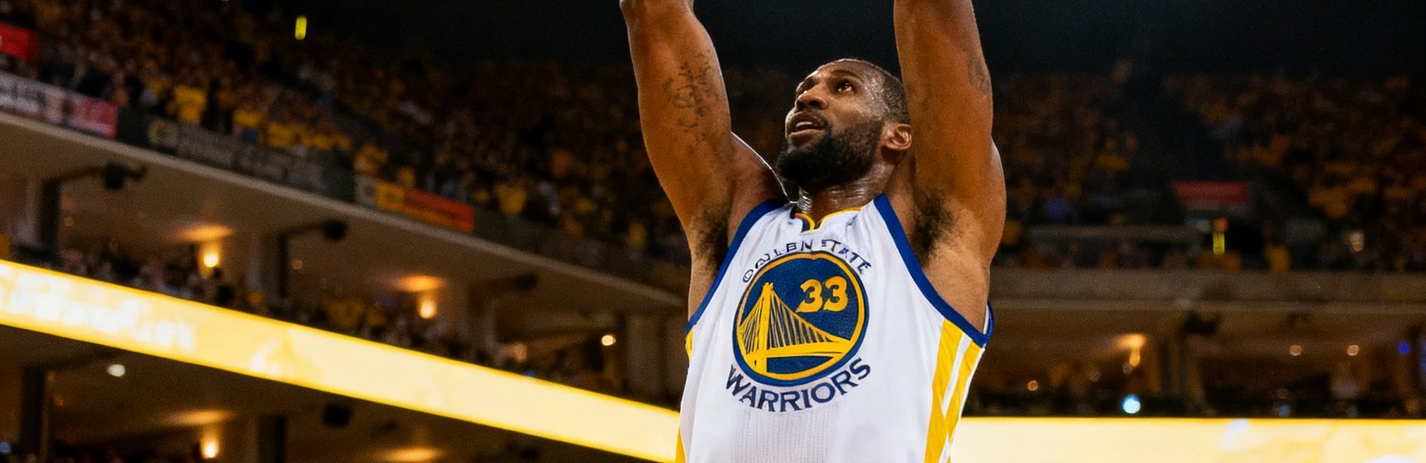 NBA季后赛中一位球星在篮下完成一记势大力沉的单手劈扣，球馆内灯光璀璨观众席沸腾